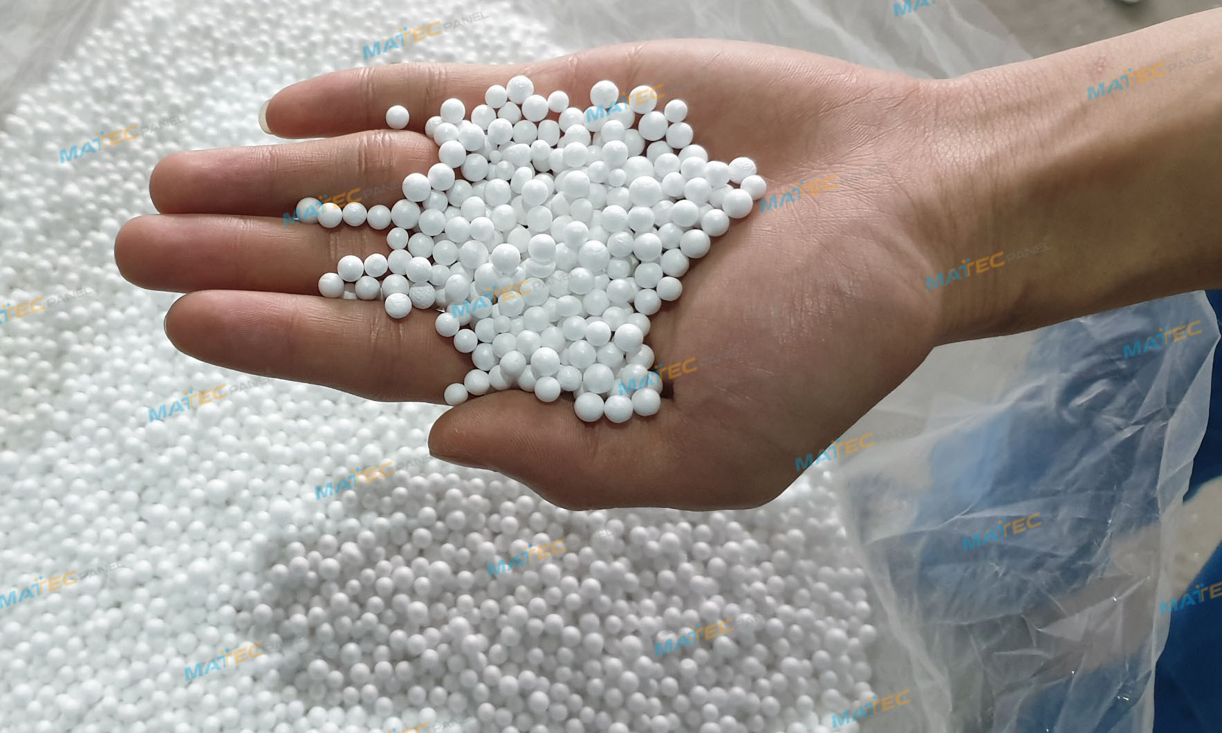 Xốp trắng được hình thành từ các hạt xốp EPS